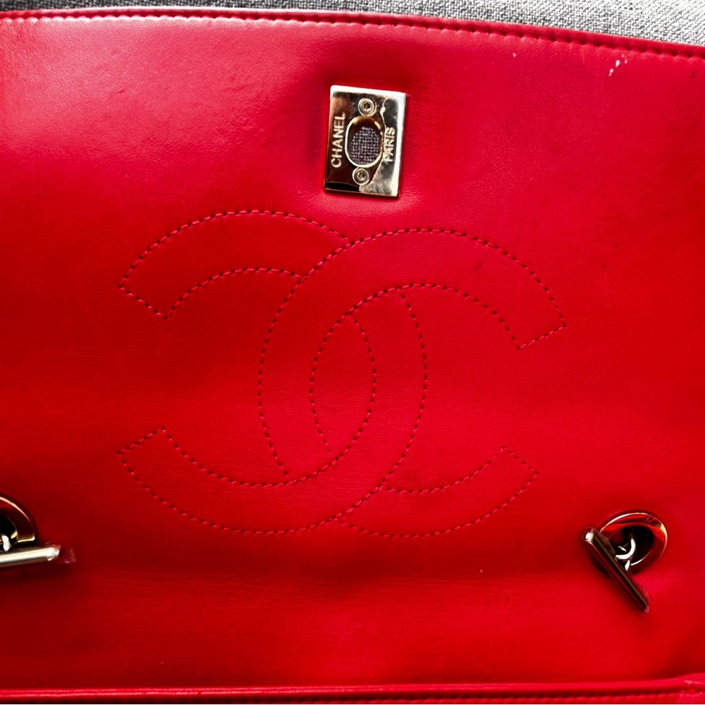 Chanel Red Quilted Red Caviar Leather Handbag with Gold Hardware 2786201 - Picture 12 of 16